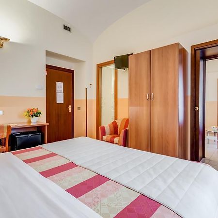 Domus Carmelitana Hotel Rome Buitenkant foto
