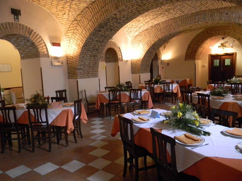Domus Carmelitana Hotel Rome Buitenkant foto