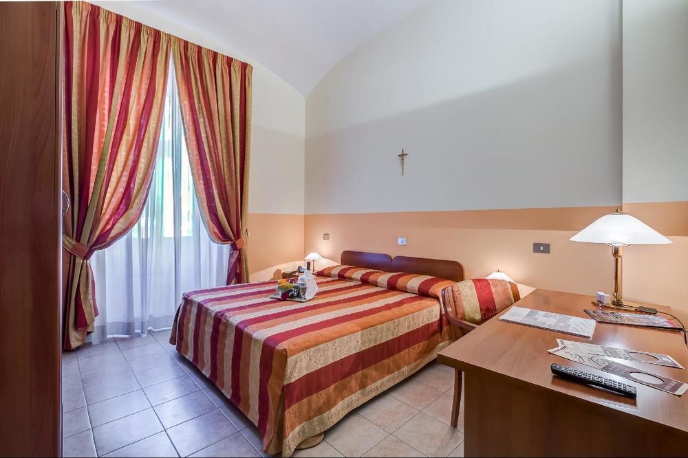 Domus Carmelitana Hotel Rome Buitenkant foto