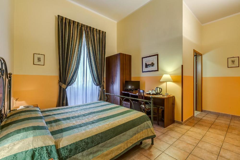 Domus Carmelitana Hotel Rome Buitenkant foto