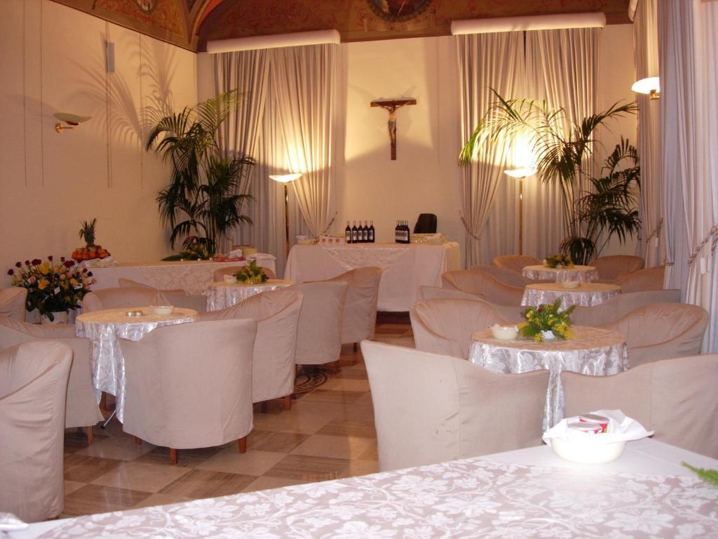 Domus Carmelitana Hotel Rome Buitenkant foto