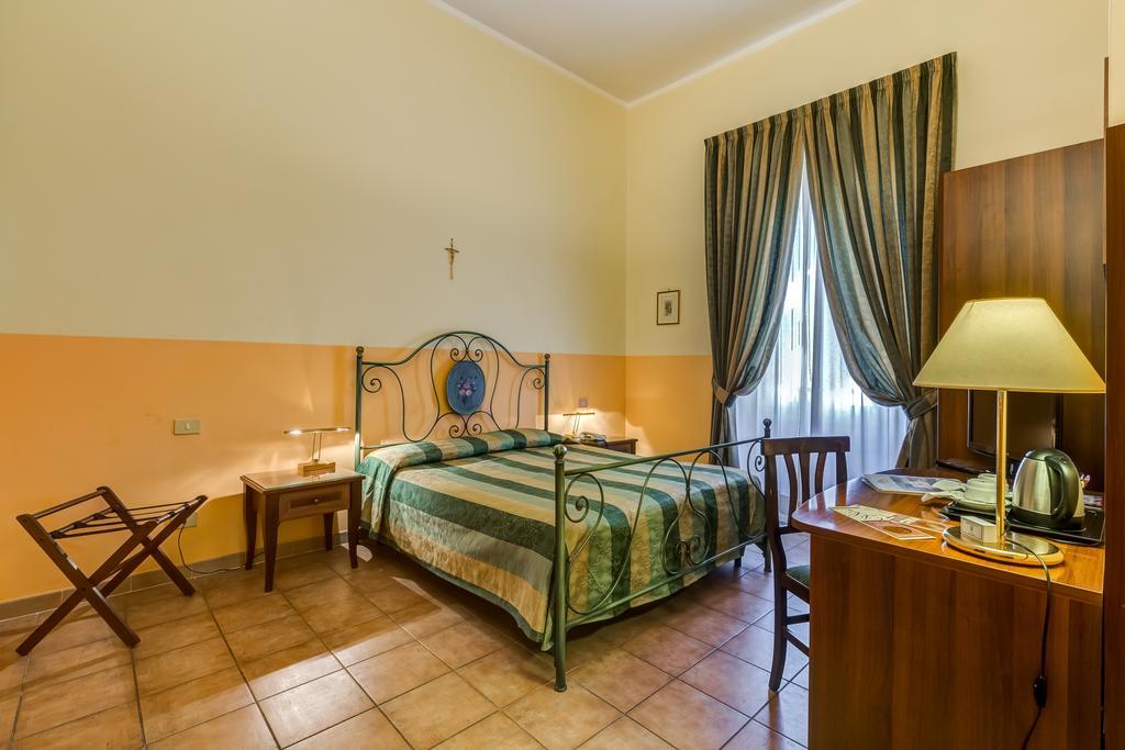 Domus Carmelitana Hotel Rome Buitenkant foto