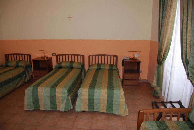 Domus Carmelitana Hotel Rome Buitenkant foto
