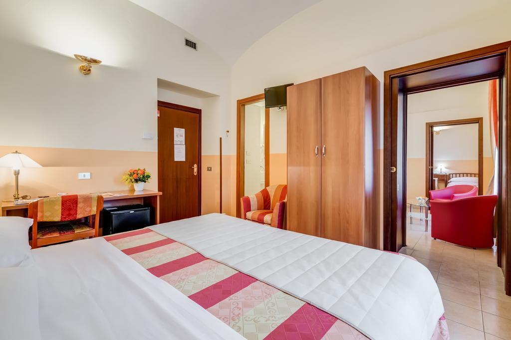 Domus Carmelitana Hotel Rome Buitenkant foto