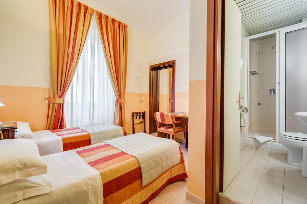 Domus Carmelitana Hotel Rome Buitenkant foto