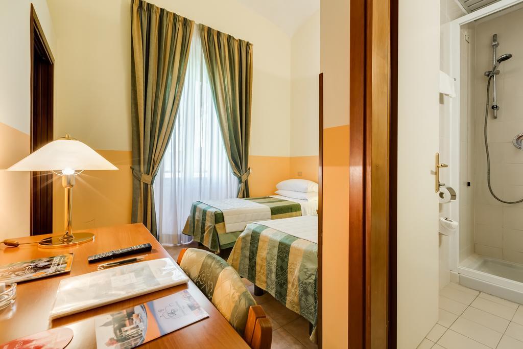 Domus Carmelitana Hotel Rome Buitenkant foto