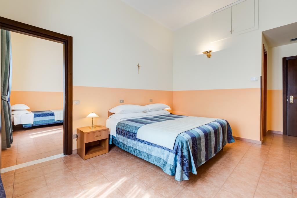 Domus Carmelitana Hotel Rome Buitenkant foto