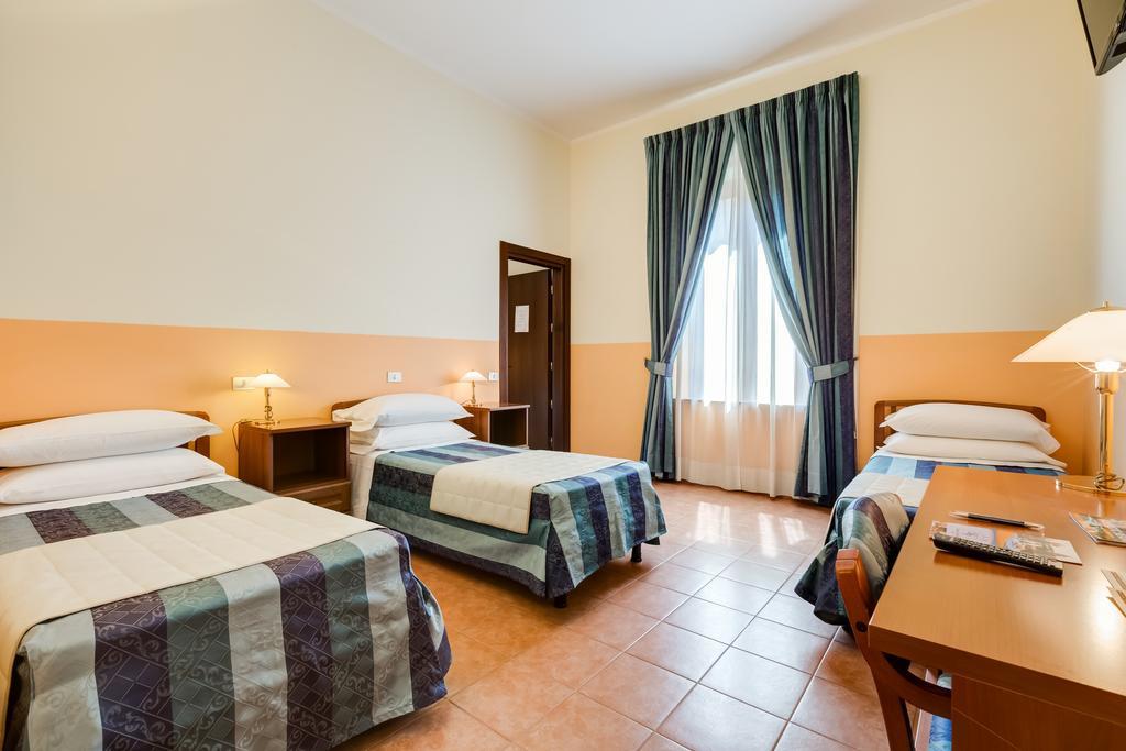 Domus Carmelitana Hotel Rome Buitenkant foto