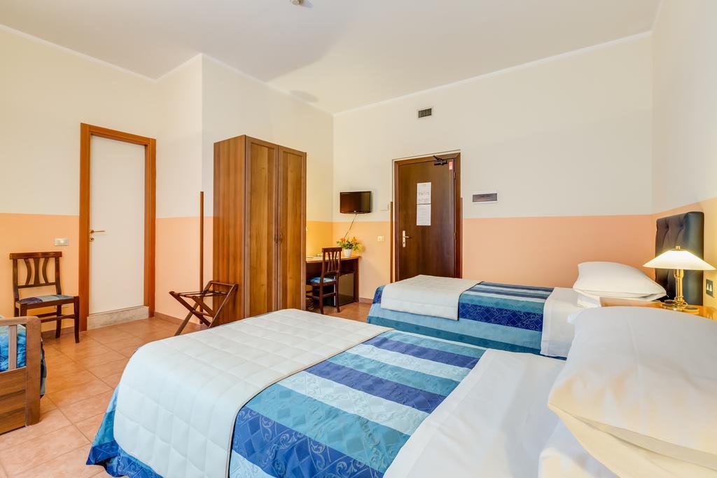 Domus Carmelitana Hotel Rome Buitenkant foto