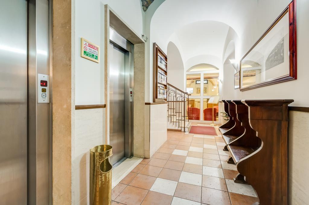 Domus Carmelitana Hotel Rome Buitenkant foto