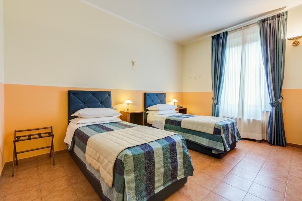 Domus Carmelitana Hotel Rome Buitenkant foto