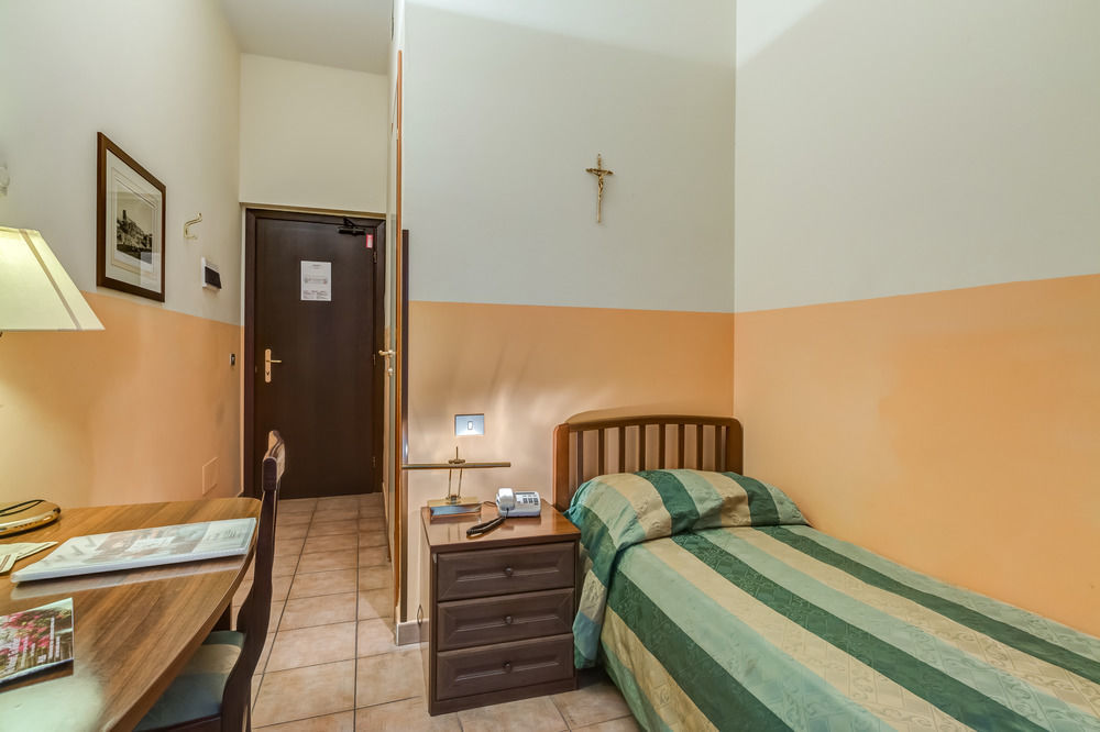Domus Carmelitana Hotel Rome Buitenkant foto