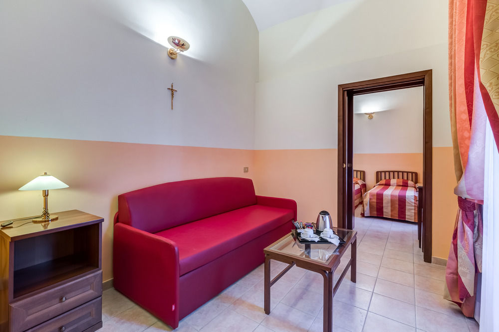 Domus Carmelitana Hotel Rome Buitenkant foto