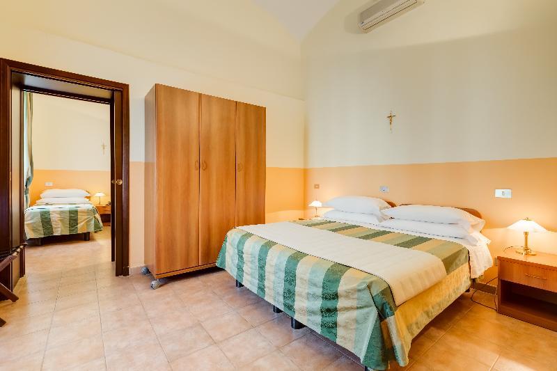 Domus Carmelitana Hotel Rome Buitenkant foto