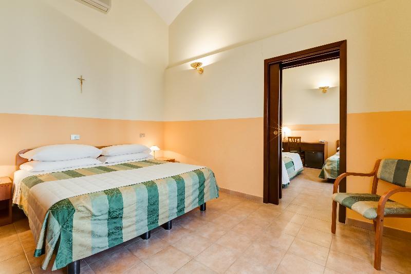 Domus Carmelitana Hotel Rome Buitenkant foto